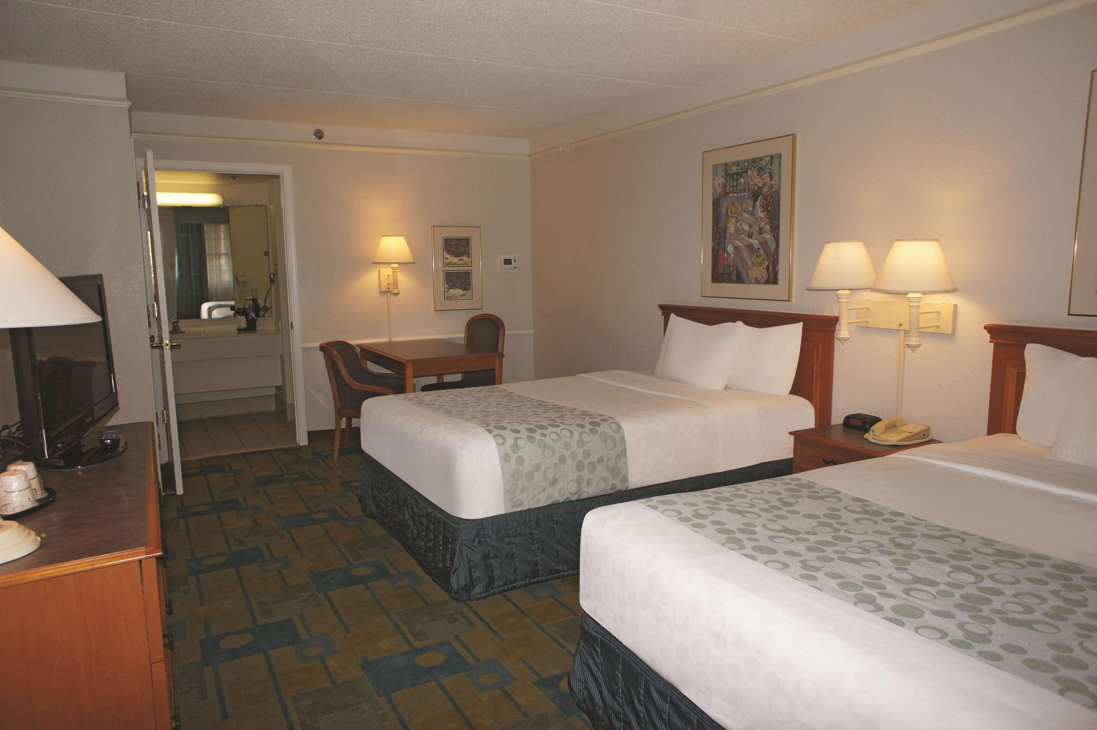 Days Inn By Wyndham San Diego Віста Екстер'єр фото