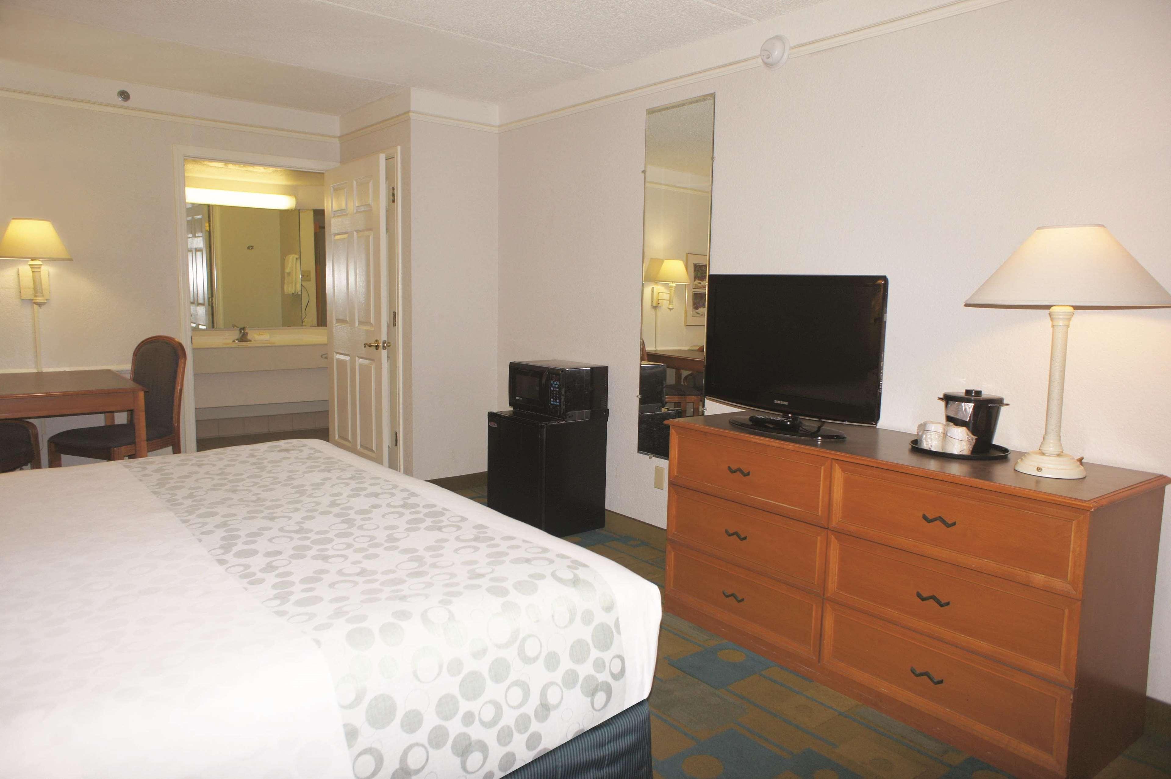 Days Inn By Wyndham San Diego Віста Екстер'єр фото