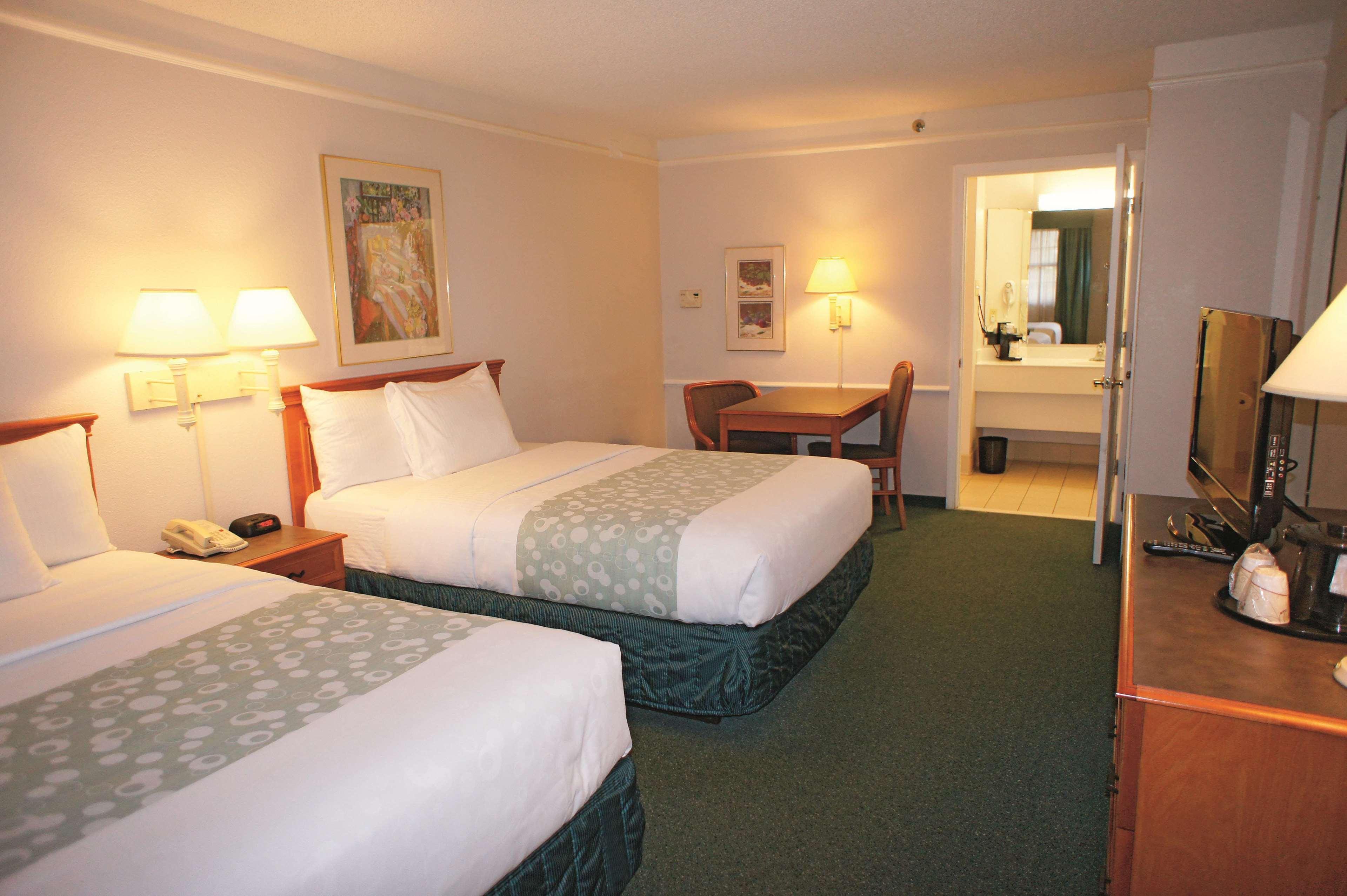 Days Inn By Wyndham San Diego Віста Екстер'єр фото