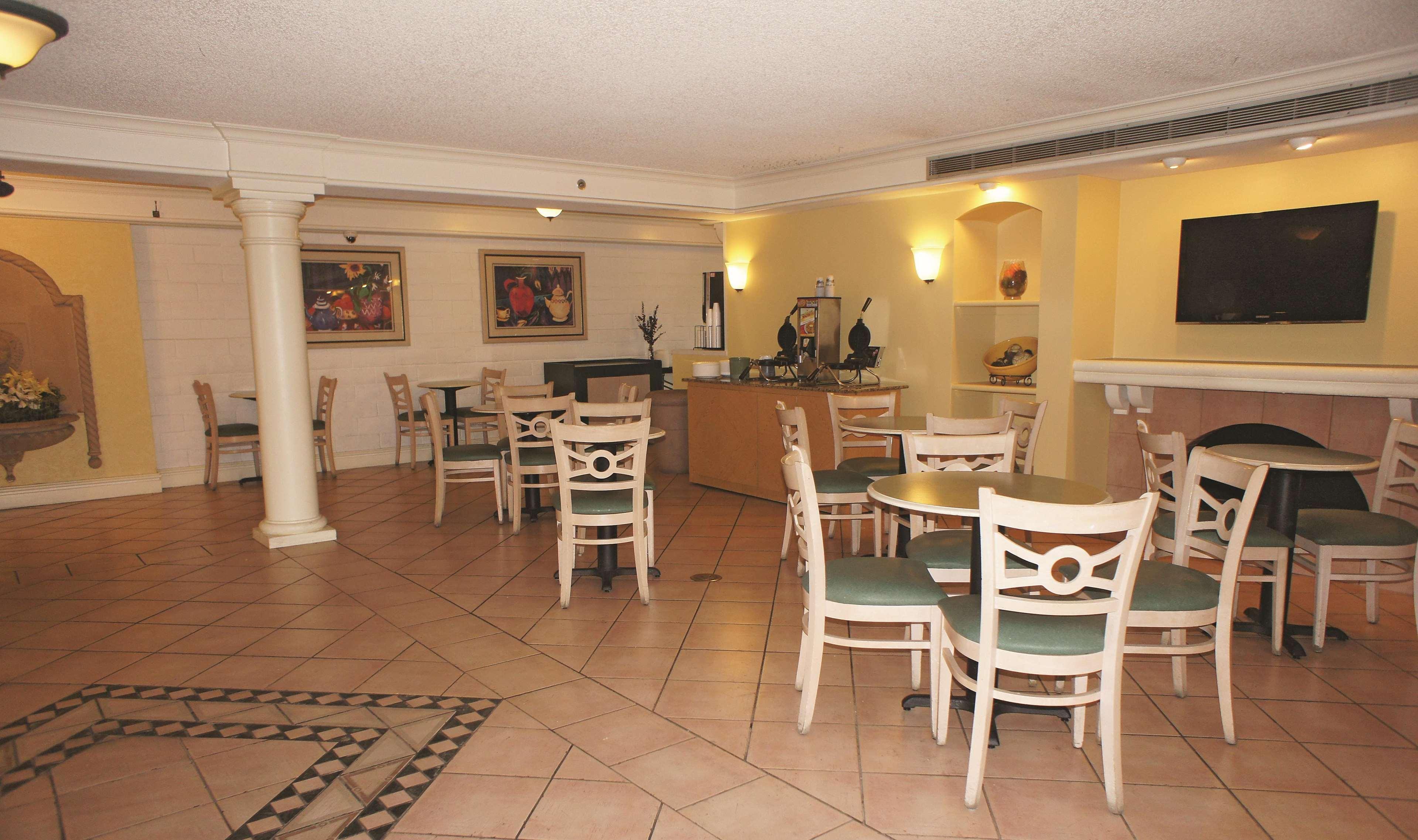 Days Inn By Wyndham San Diego Віста Екстер'єр фото