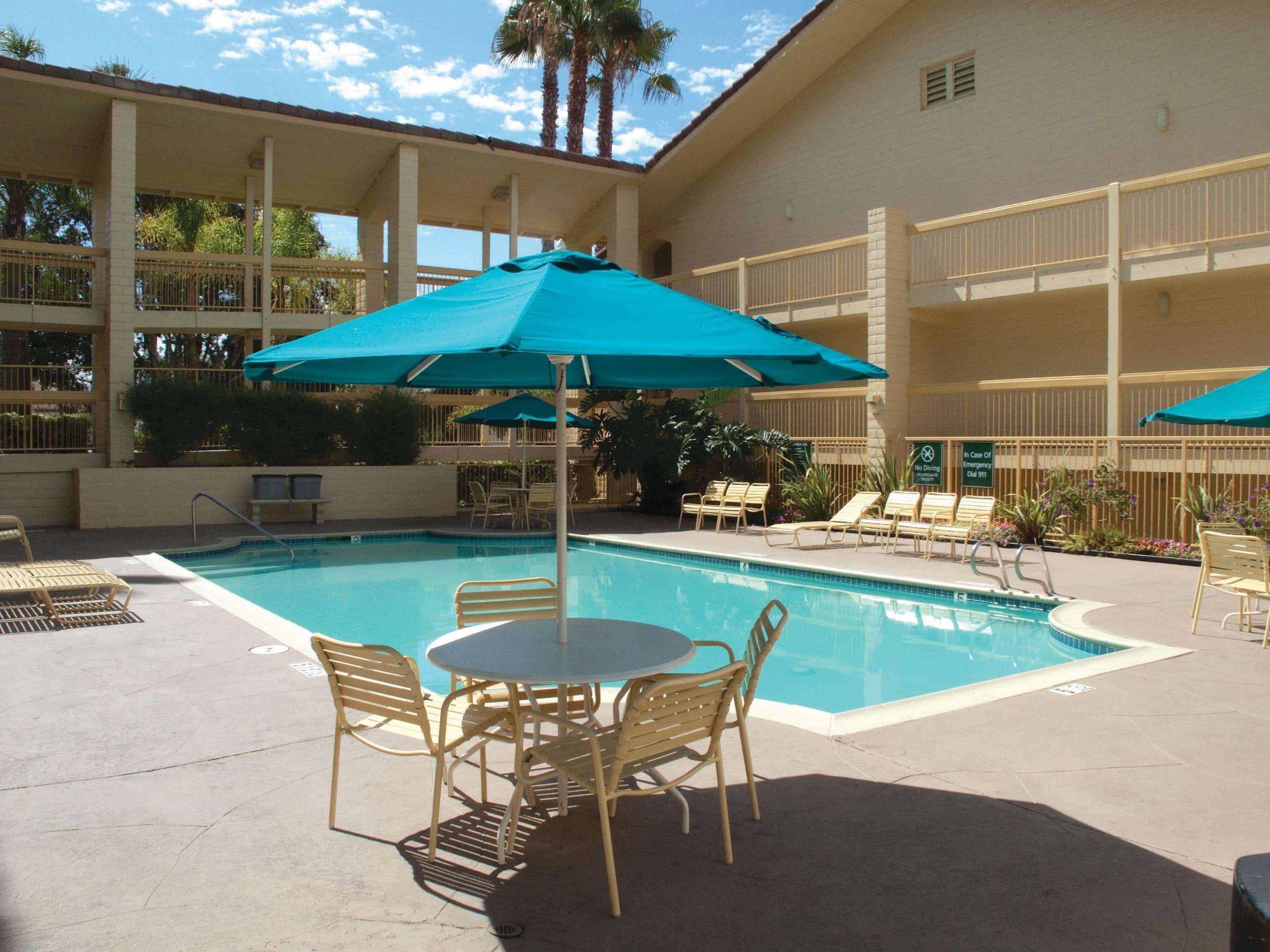 Days Inn By Wyndham San Diego Віста Екстер'єр фото