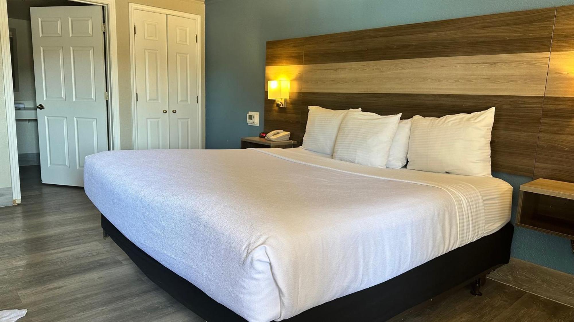 Days Inn By Wyndham San Diego Віста Екстер'єр фото