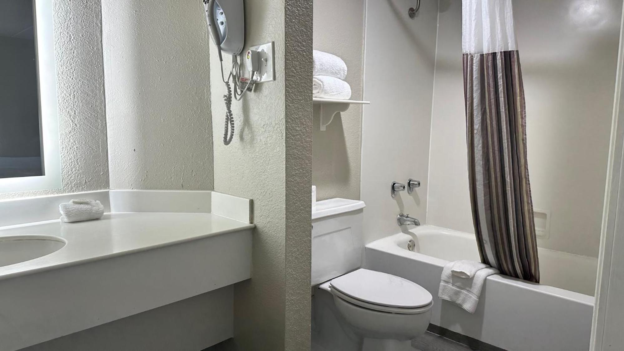Days Inn By Wyndham San Diego Віста Екстер'єр фото