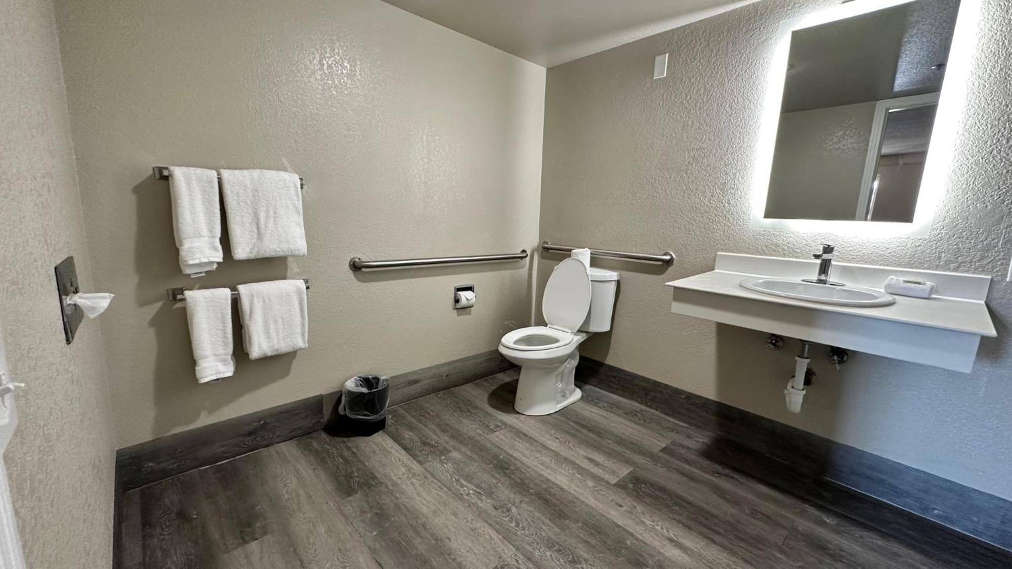 Days Inn By Wyndham San Diego Віста Екстер'єр фото