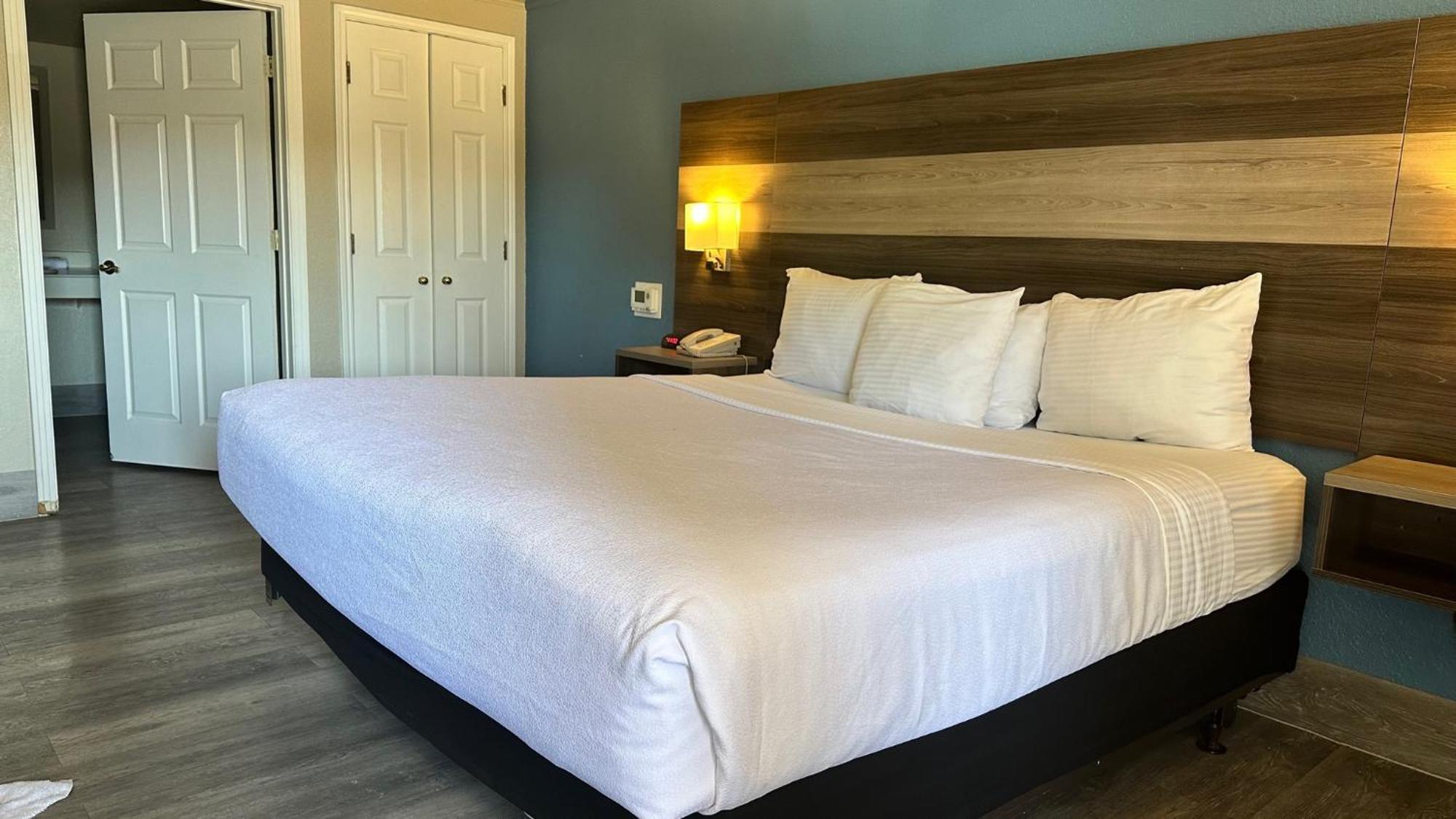 Days Inn By Wyndham San Diego Віста Екстер'єр фото