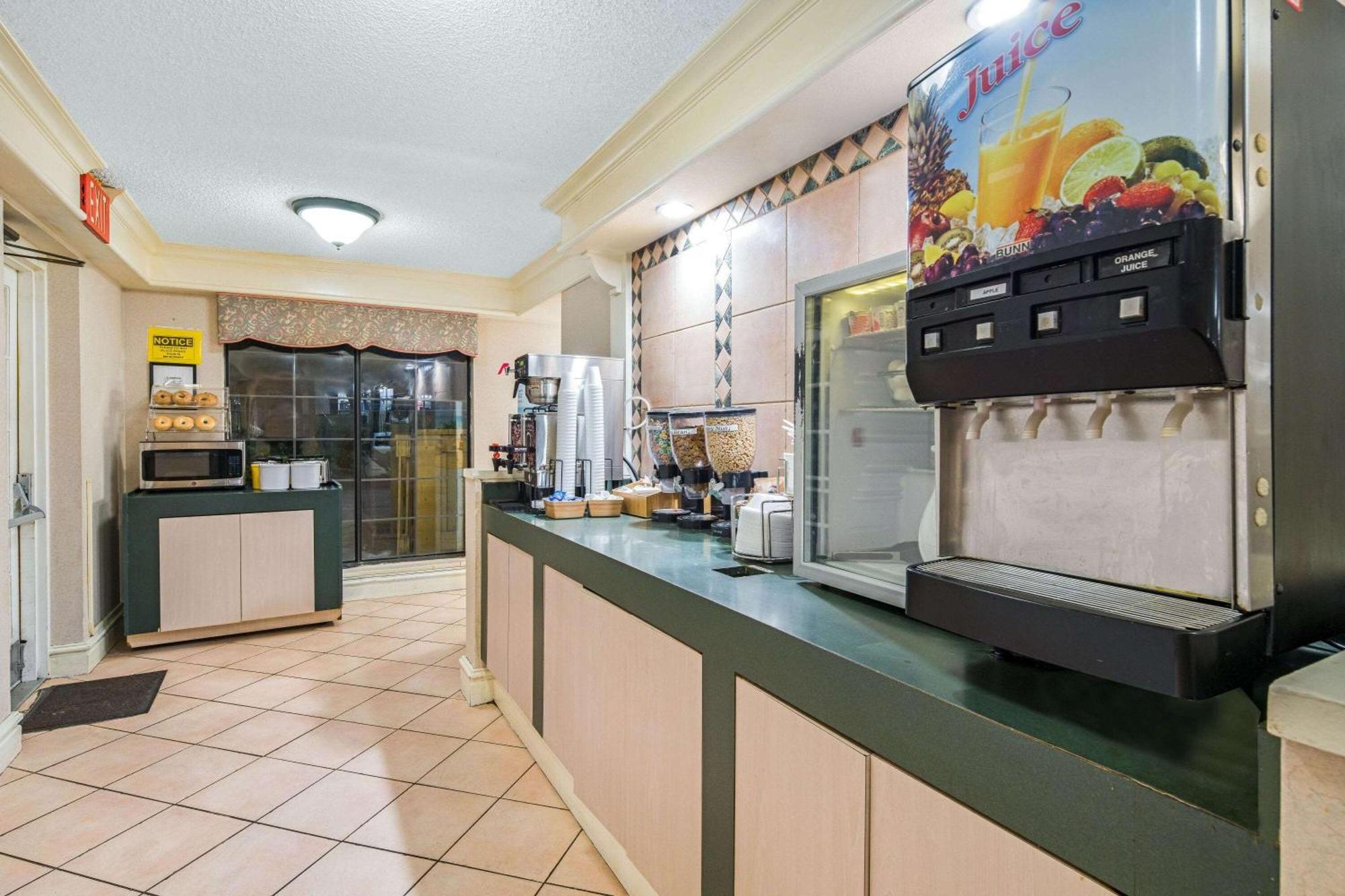 Days Inn By Wyndham San Diego Віста Екстер'єр фото