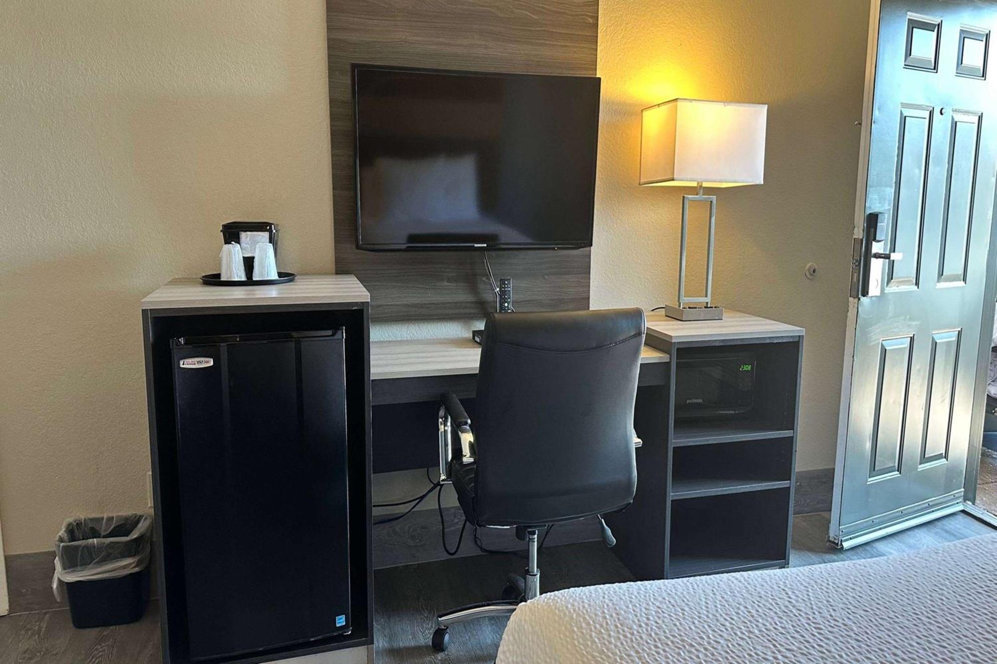 Days Inn By Wyndham San Diego Віста Екстер'єр фото