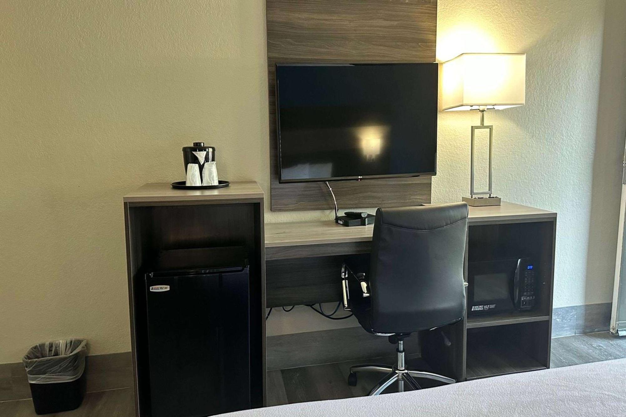 Days Inn By Wyndham San Diego Віста Екстер'єр фото