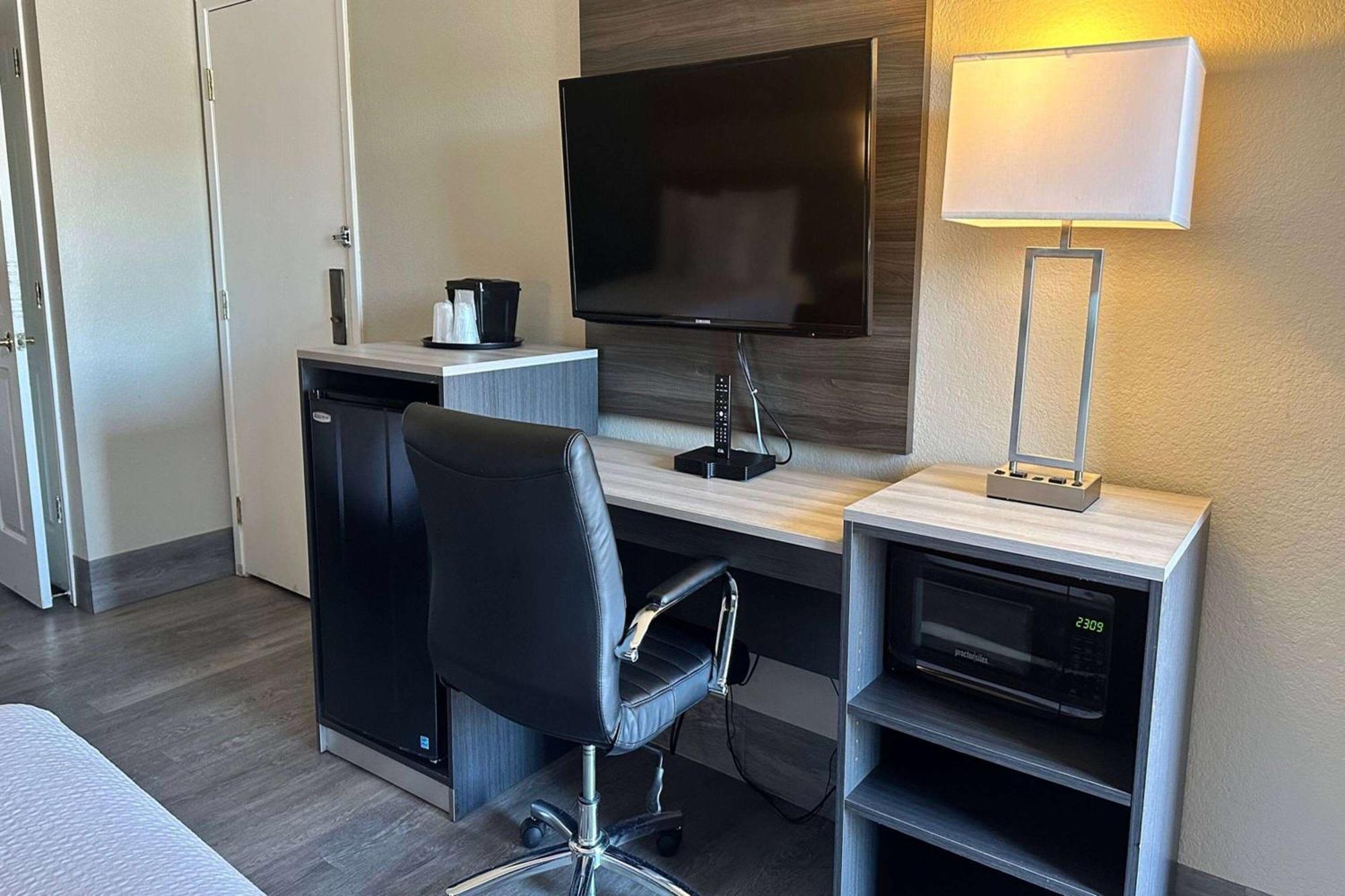 Days Inn By Wyndham San Diego Віста Екстер'єр фото
