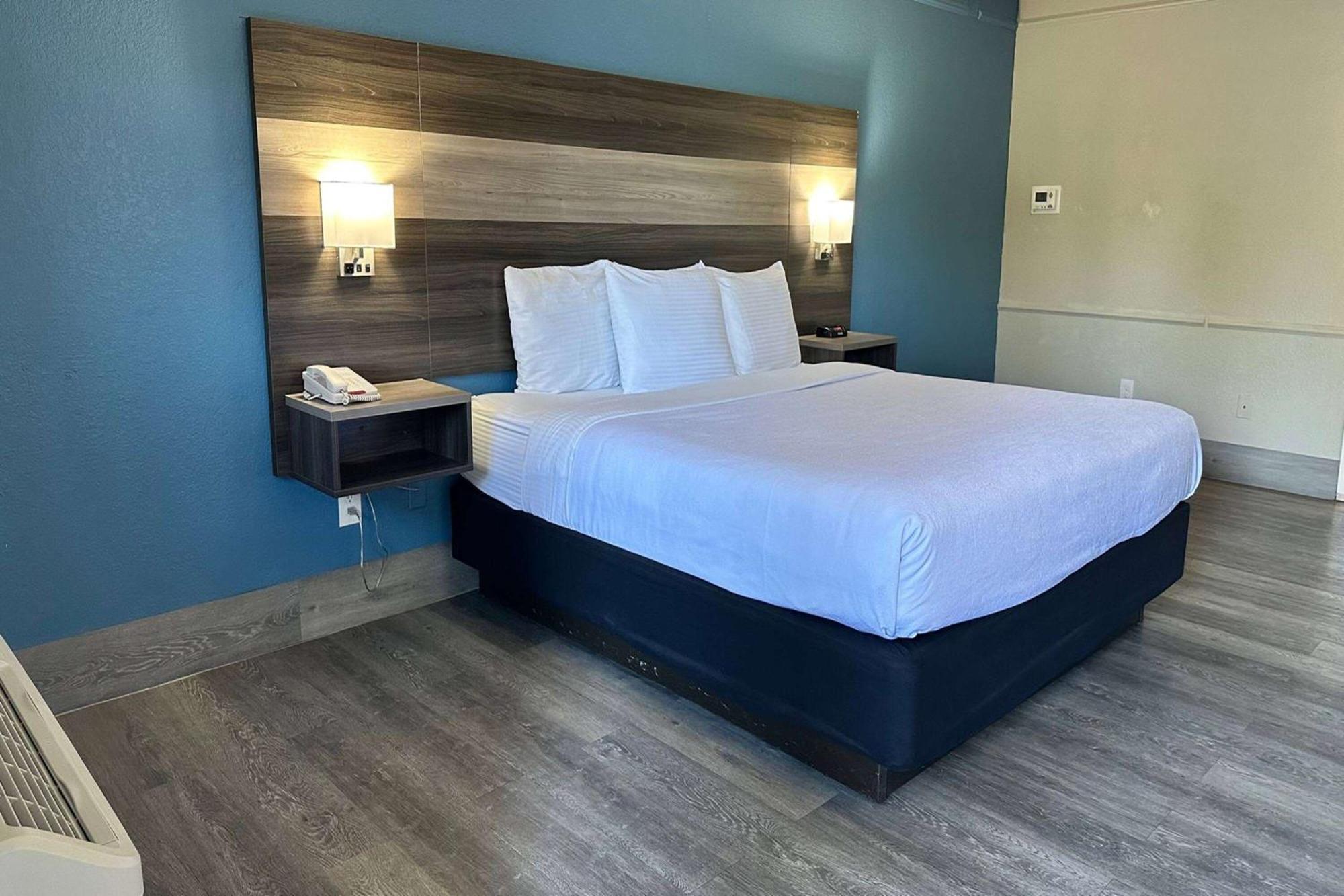 Days Inn By Wyndham San Diego Віста Екстер'єр фото