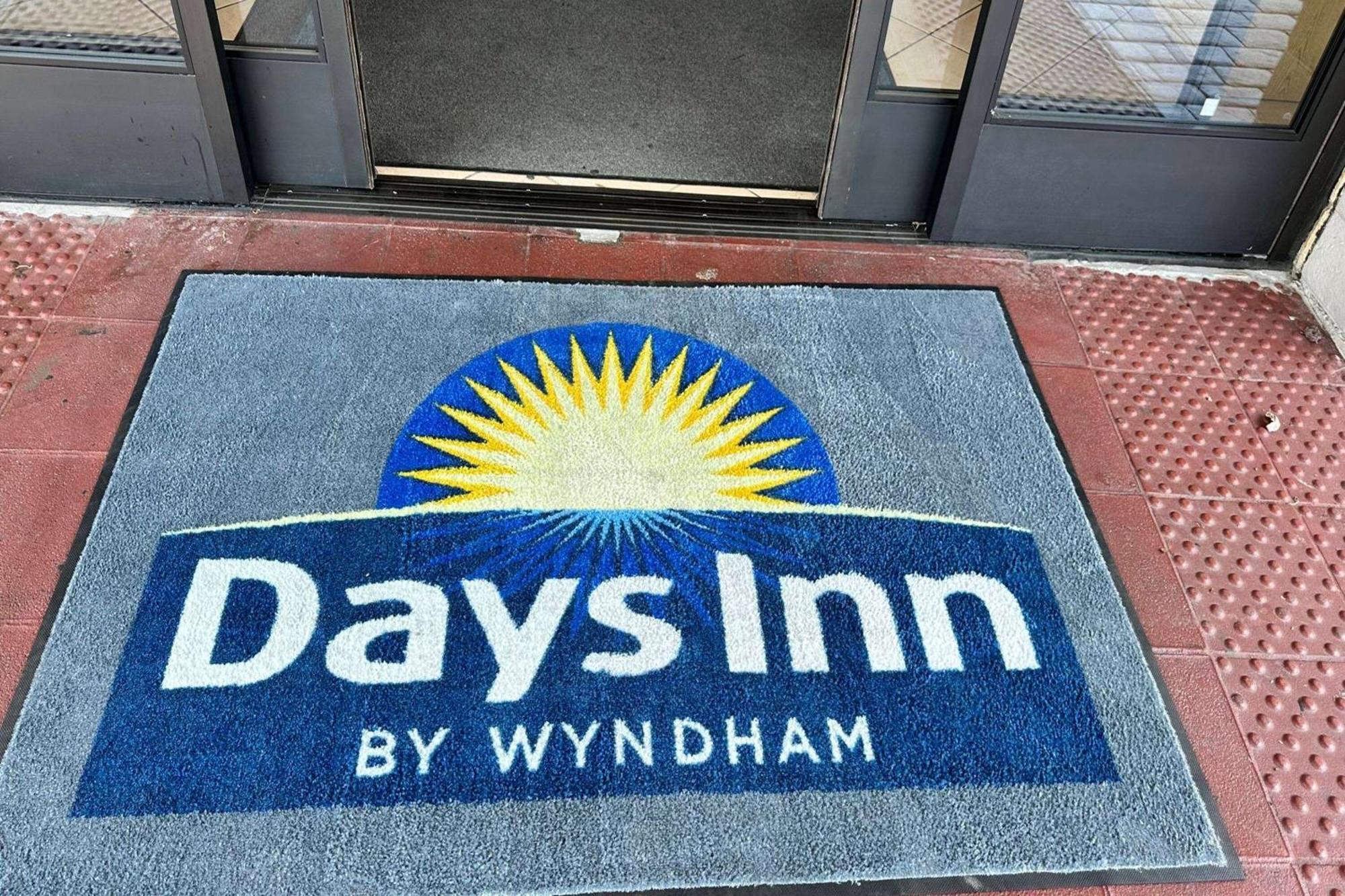 Days Inn By Wyndham San Diego Віста Екстер'єр фото