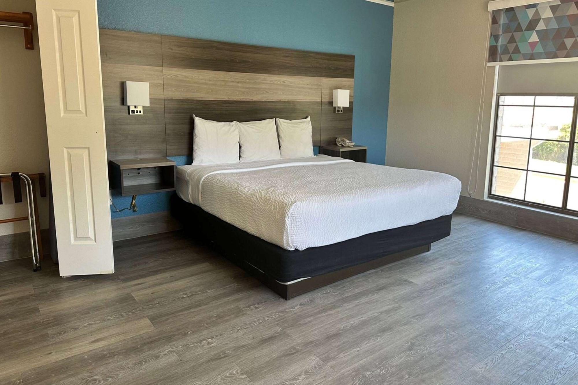 Days Inn By Wyndham San Diego Віста Екстер'єр фото